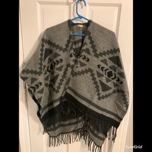XS/S Hollister patterned poncho/cardigan